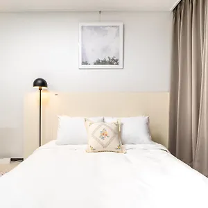 Urbanstay Cityhall Apartment