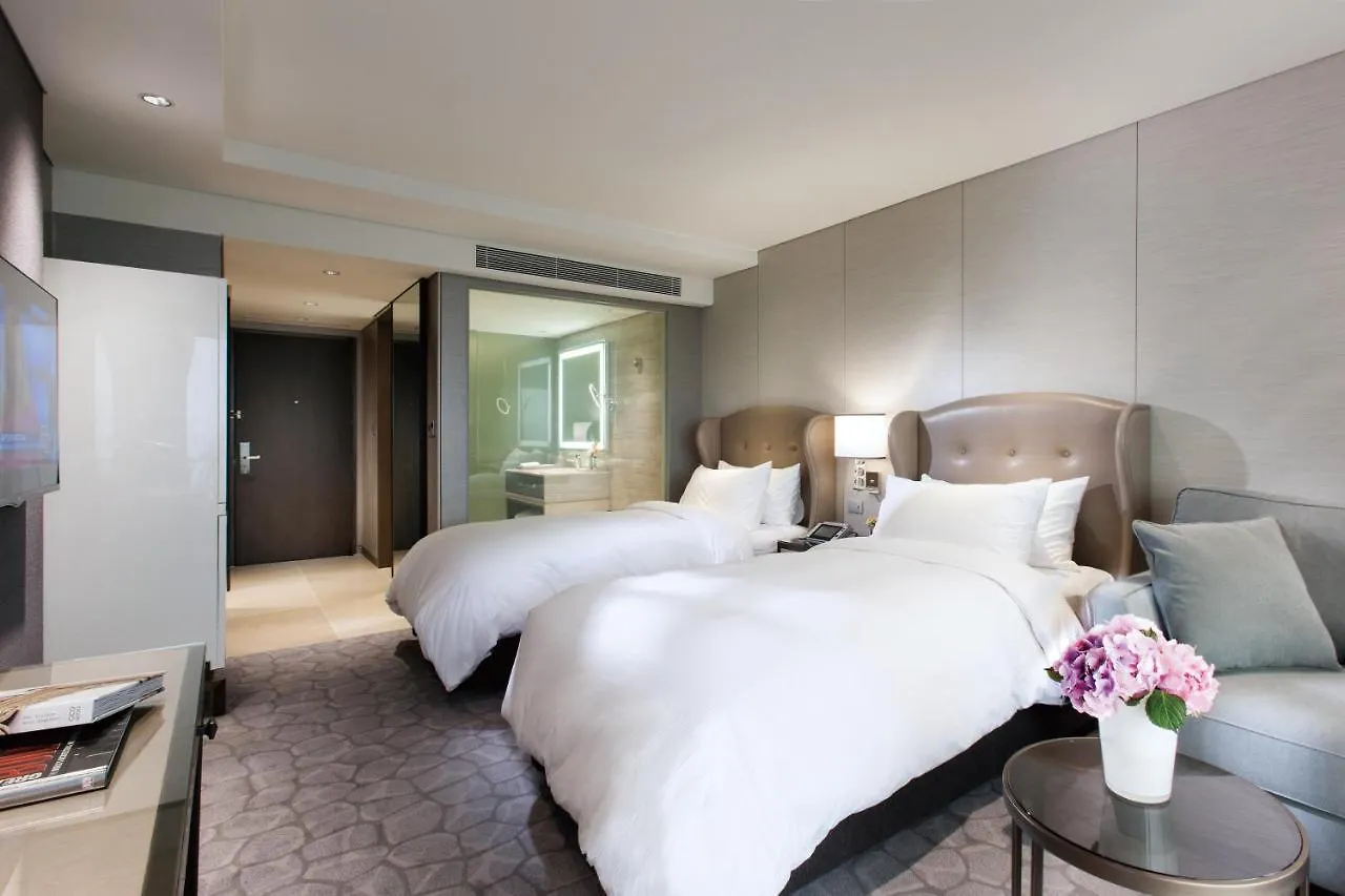Paradise Hotel Busan 5*,